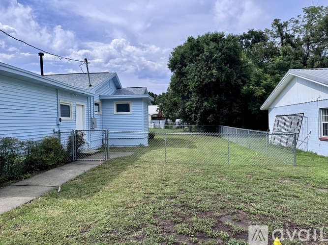 123 SE 1st St 3 Beds Single Family Home for Rent - Photo gallery 3