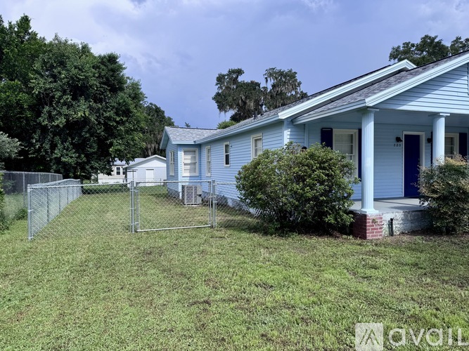 123 SE 1st St 3 Beds Single Family Home for Rent - Photo gallery 4