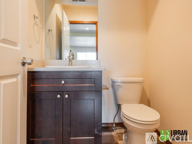5519 E 14th Ave 4 Beds Townhouse for Rent - Photo gallery 3
