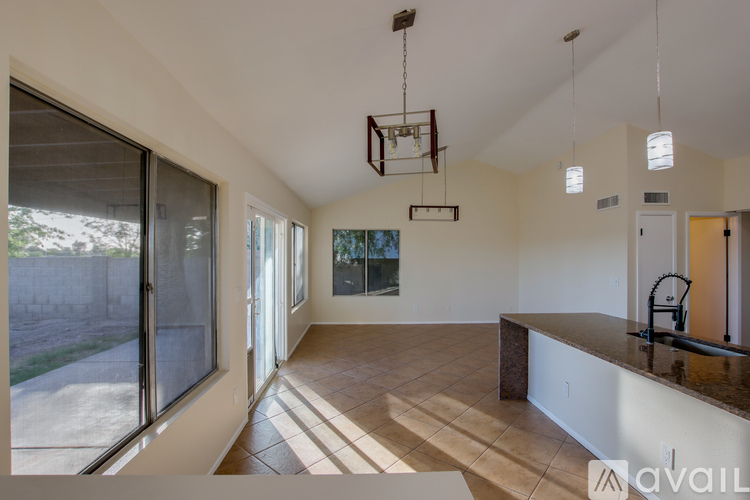 13250 N 56th Ave 4 Beds Single Family Home for Rent - Photo gallery 2