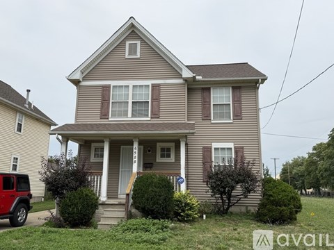 6523 Scovill Ave 4 Beds Apartment for Rent