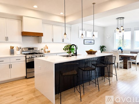 1643 14Th Place Northeast 4 Beds Apartment for Rent
