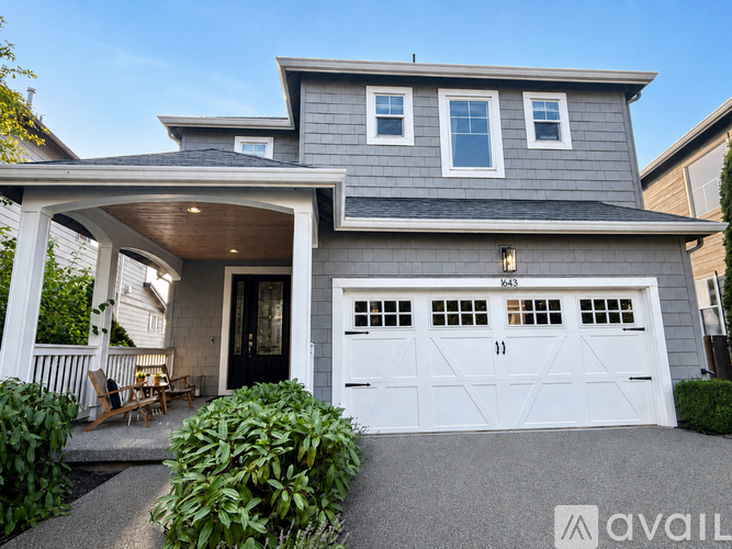 1643 14th Place Northeast 4 Beds Single Family Home for Rent - Photo gallery 3
