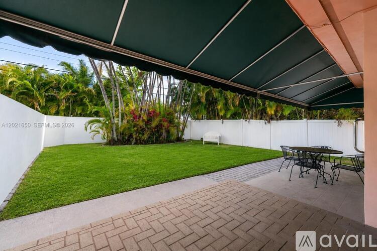 947 Lincoln St 4 Beds Single Family Home for Rent - Photo gallery 3
