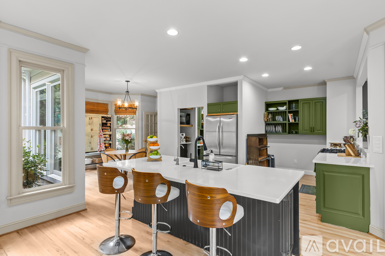 219 Sheffield Rd 6 Beds Single Family Home for Rent - Photo gallery 3