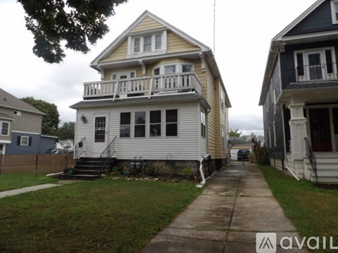 281 Woodside Ave 3 Beds Apartment for Rent