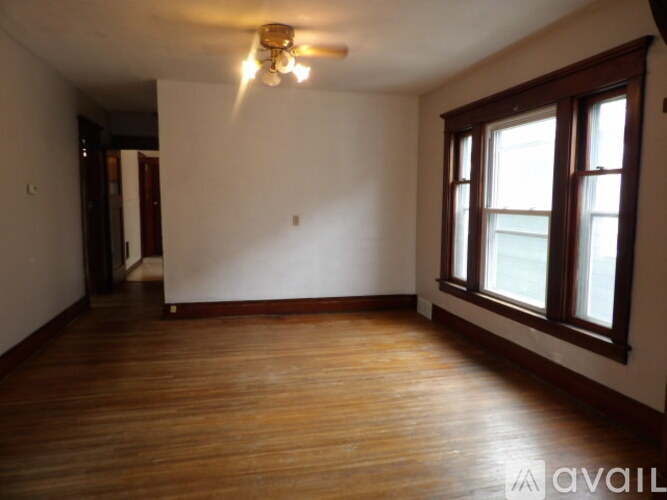 281 Woodside Ave 3 Beds Apartment for Rent - Photo gallery 4