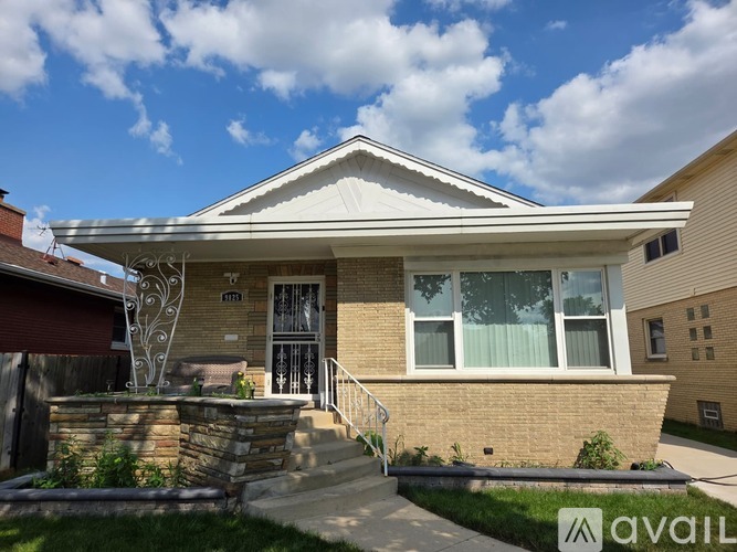 9825 South Albany Avenue 5 Beds Single Family Home for Rent - Photo gallery 1
