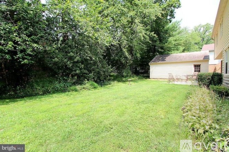 8808 Liberty Lane 7 Beds Single Family Home for Rent - Photo gallery 2