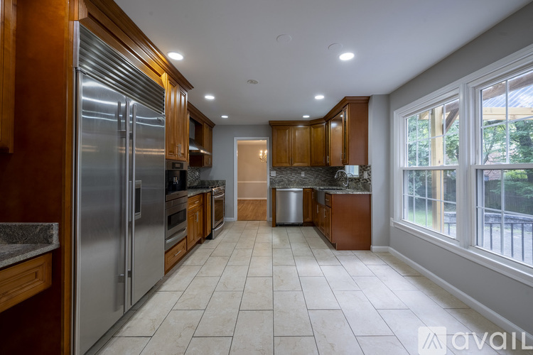 8808 Liberty Lane 7 Beds Single Family Home for Rent - Photo gallery 4