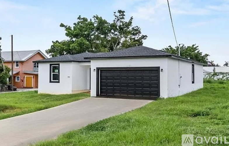 413 East Main Street 3 Beds Single Family Home for Rent - Photo gallery 1