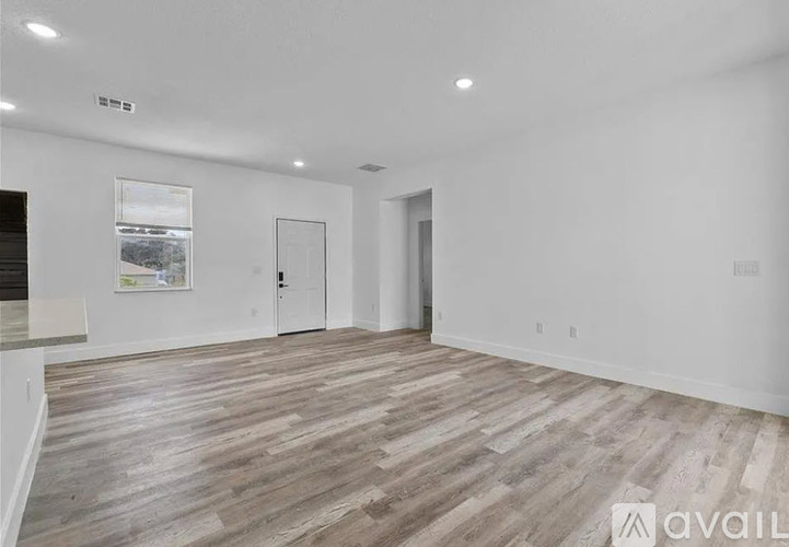 413 East Main Street 3 Beds Single Family Home for Rent - Photo gallery 3