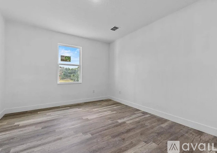 413 East Main Street 3 Beds Single Family Home for Rent - Photo gallery 4