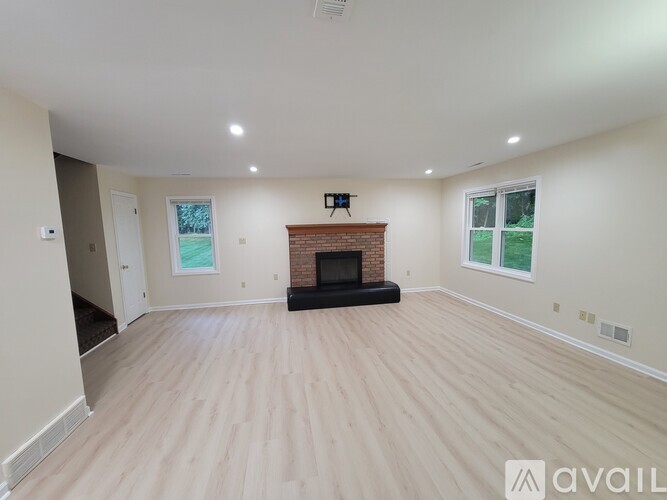 4039 Chaucer Place 3 Beds Townhouse for Rent - Photo gallery 3