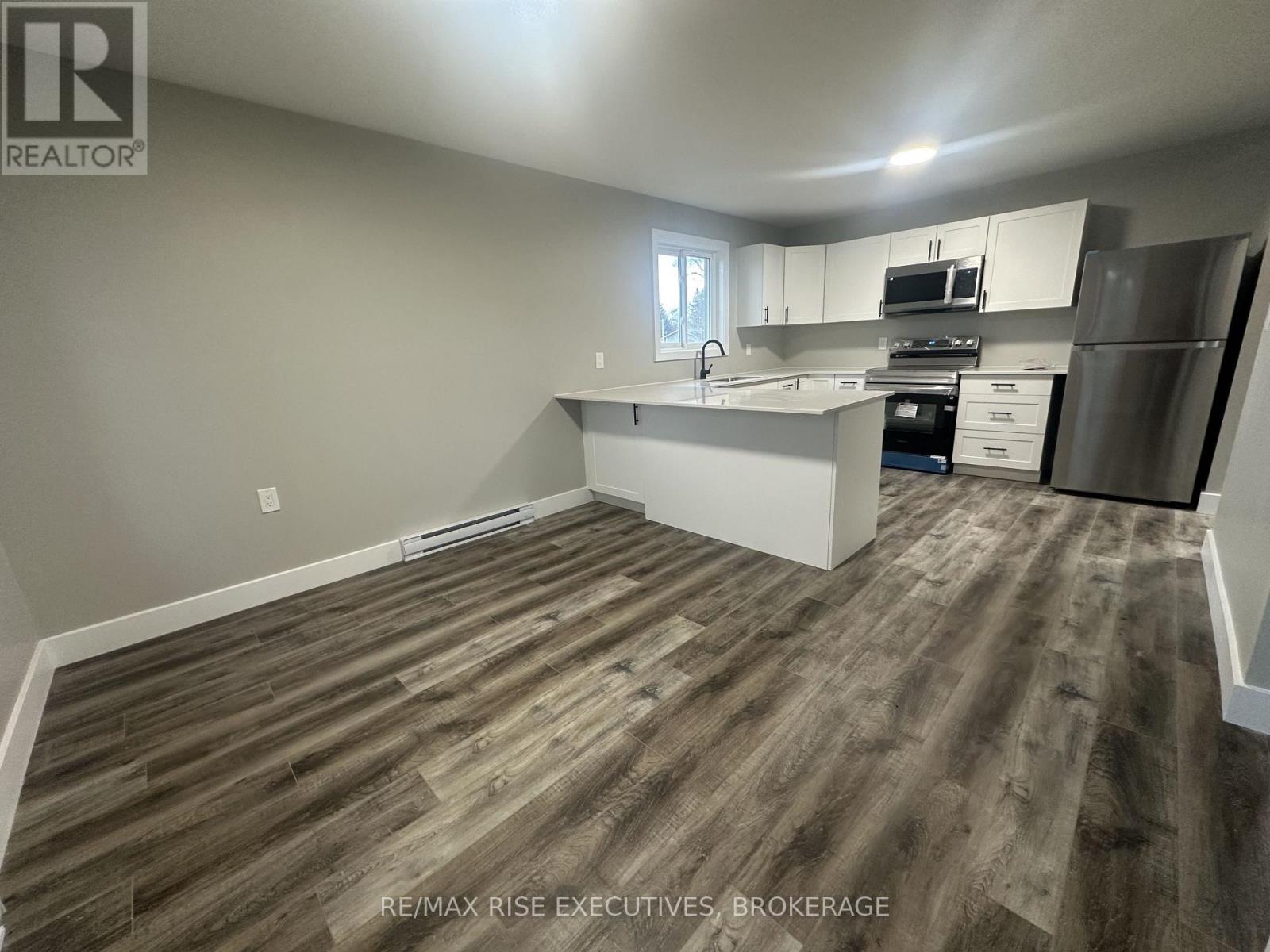 3 bedroom apartment - 3 - 565 EMMA STREET 3, Gananoque 1