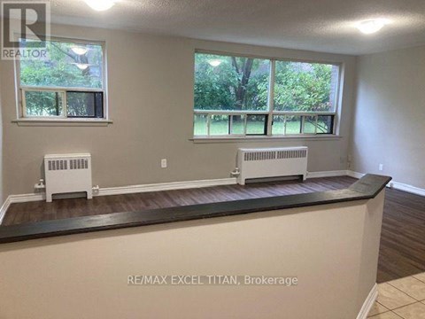122C - 468 OTTAWA STREET 3 Beds Apartment for Rent