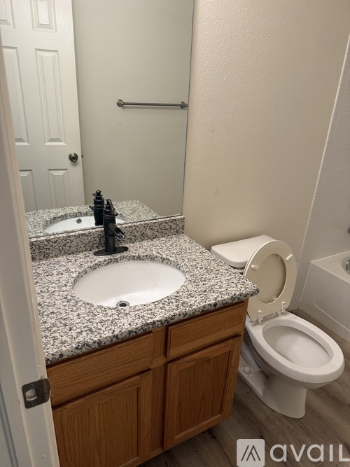 4807 Live Oak Dr 2 Beds Single Family Home for Rent - Photo gallery 3