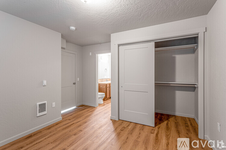 608 E 2nd Ave 2 Beds Apartment for Rent - Photo gallery 4