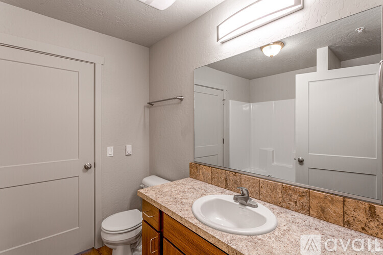 608 E 2nd Ave 2 Beds Apartment for Rent - Photo gallery 5