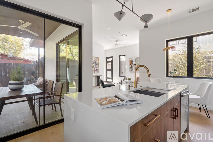 2816 Garwood St Unit 2 3 Beds Single Family Home for Rent - Photo gallery 2