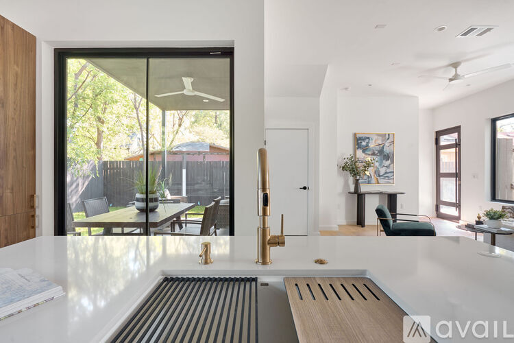 2816 Garwood St Unit 2 3 Beds Single Family Home for Rent - Photo gallery 4