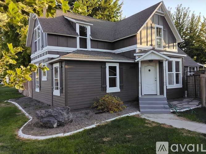 2507 South Canyon Street 4 Beds Single Family Home for Rent - Photo gallery 2