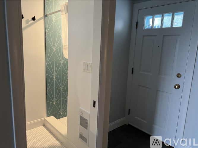 190 Bellingham Ave 1 Single Family Home for Rent - Photo gallery 3