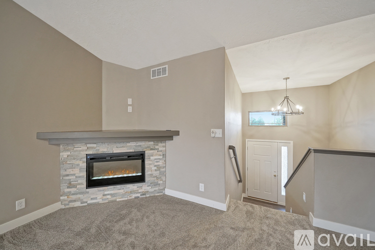 8195 Regent Dr 3 Beds Single Family Home for Rent - Photo gallery 2
