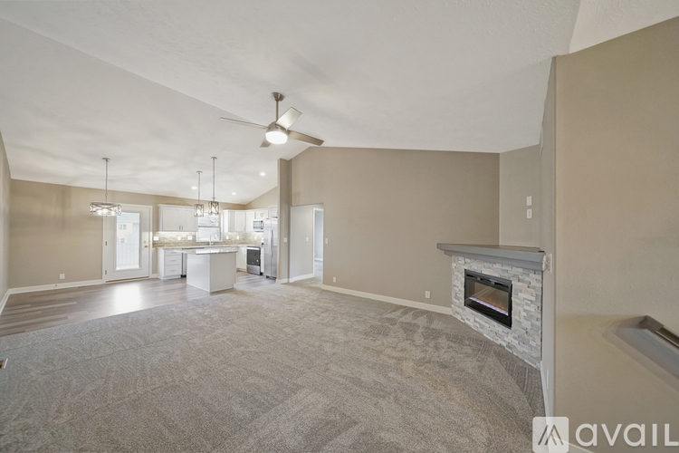 8195 Regent Dr 3 Beds Single Family Home for Rent - Photo gallery 3