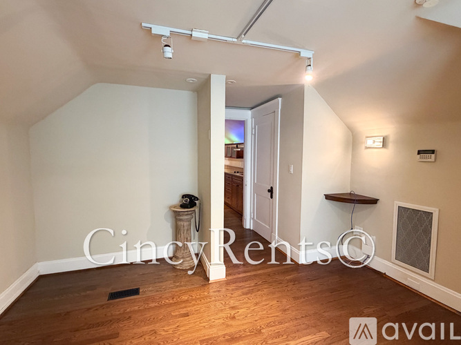 2852 Observatory Ave 1 Apartment for Rent - Photo gallery 5