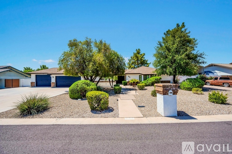227 West Caroline Lane 4 Beds Single Family Home for Rent - Photo gallery 1