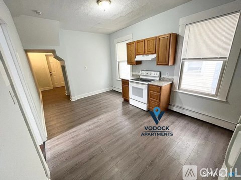 39 Shepard St 2 Beds Apartment for Rent