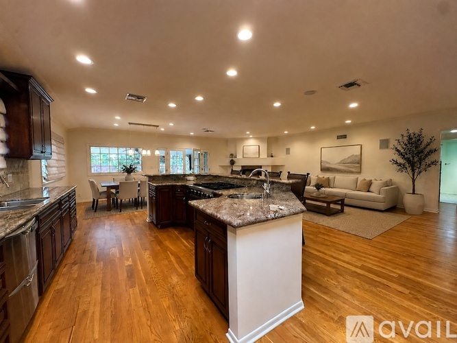 13140 Morrison Street 4 Beds Single Family Home for Rent - Photo gallery 3