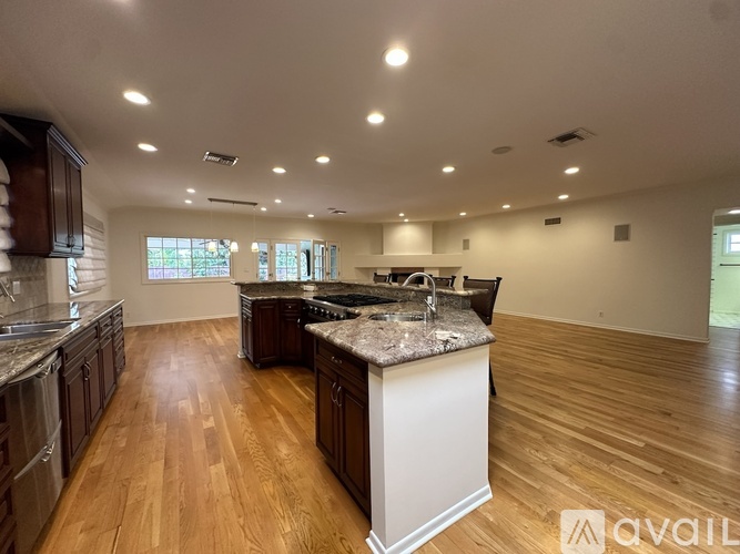 13140 Morrison Street 4 Beds Single Family Home for Rent - Photo gallery 4