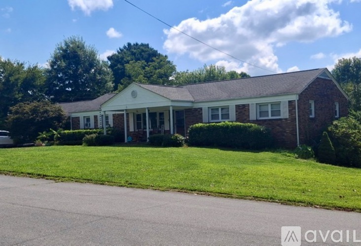 1711 McClellan Dr 3 Beds Single Family Home for Rent - Photo gallery 1