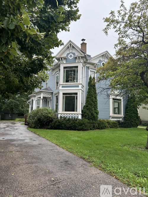 127 W Lincoln Ave 2 Beds Apartment for Rent - Photo gallery 1