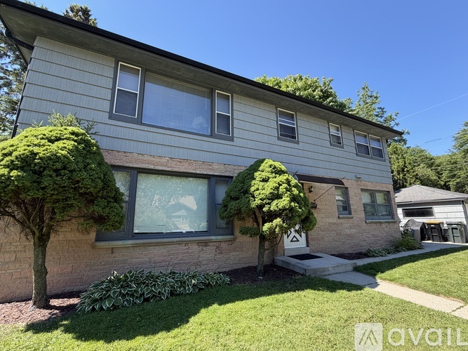 7009 West Lloyd Street 3 Beds Townhouse for Rent - Photo gallery 1