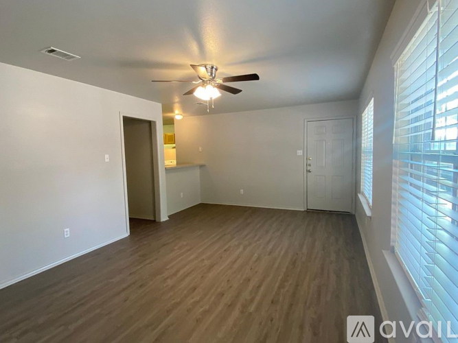 415 E 4th Ave 3 Beds Apartment for Rent - Photo gallery 5