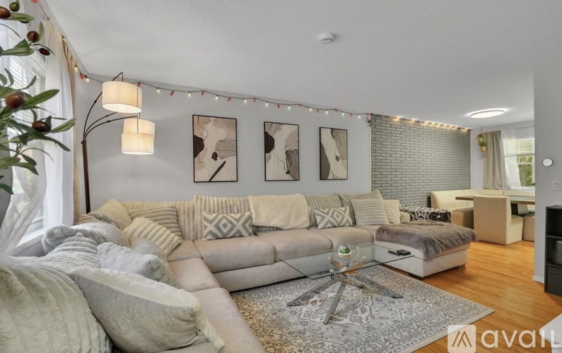 24 Woodward Ave 2 Beds Townhouse for Rent - Photo gallery 3