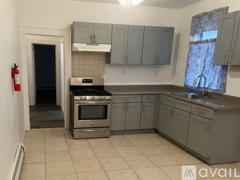 105 Lyons Avenue 4 Beds Apartment for Rent
