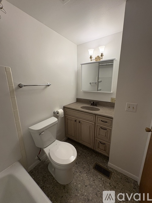 214 Euclid Ave 2 Beds Apartment for Rent - Photo gallery 3