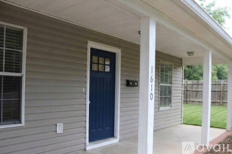 1610 Saxon Street 3 Beds Single Family Home for Rent - Photo gallery 2