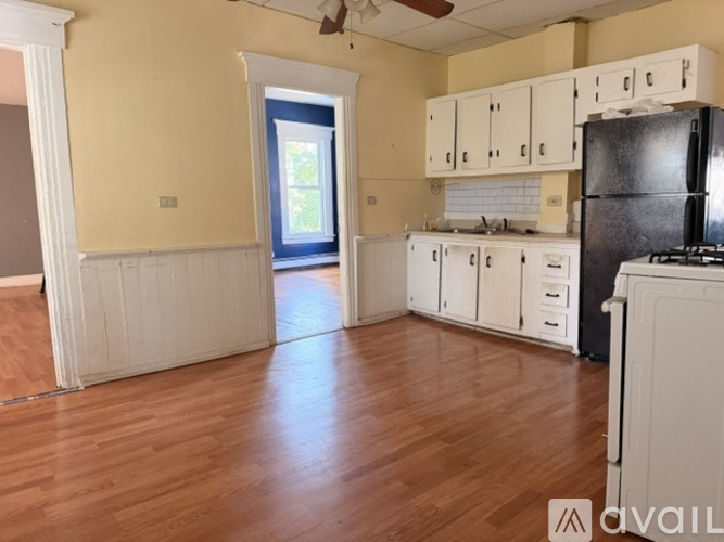 284 Spruce St 3 Beds Apartment for Rent - Photo gallery 1