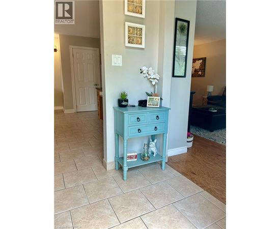 130 BRANTWOOD PARK Road Unit# upper 3 Beds House for Rent - Photo gallery 2