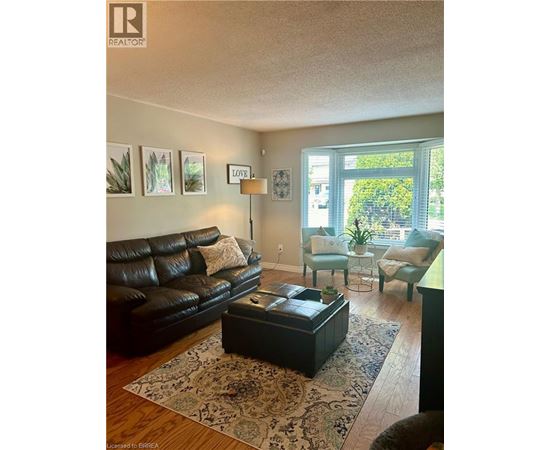 130 BRANTWOOD PARK Road Unit# upper 3 Beds House for Rent - Photo gallery 4