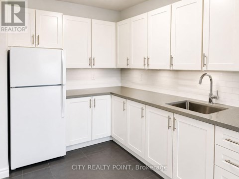 701 - 525 EGLINTON AVENUE E 1 Apartment for Rent