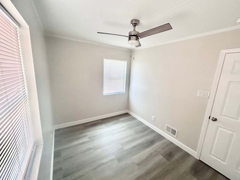 4557 Buchanan Street 3 Beds Apartment for Rent