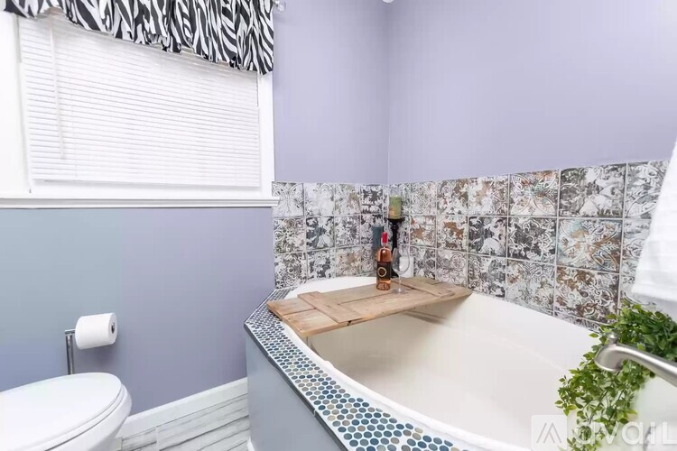 6302 East 11th Street North 3 Beds Single Family Home for Rent - Photo gallery 2