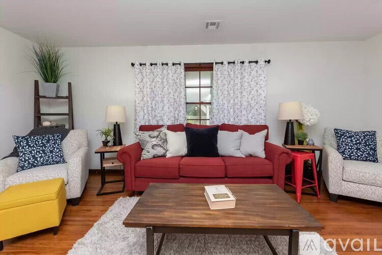 6302 East 11th Street North 3 Beds Single Family Home for Rent - Photo gallery 4