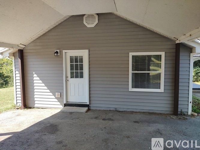 105 Elm Street 2 Beds Single Family Home for Rent - Photo gallery 3